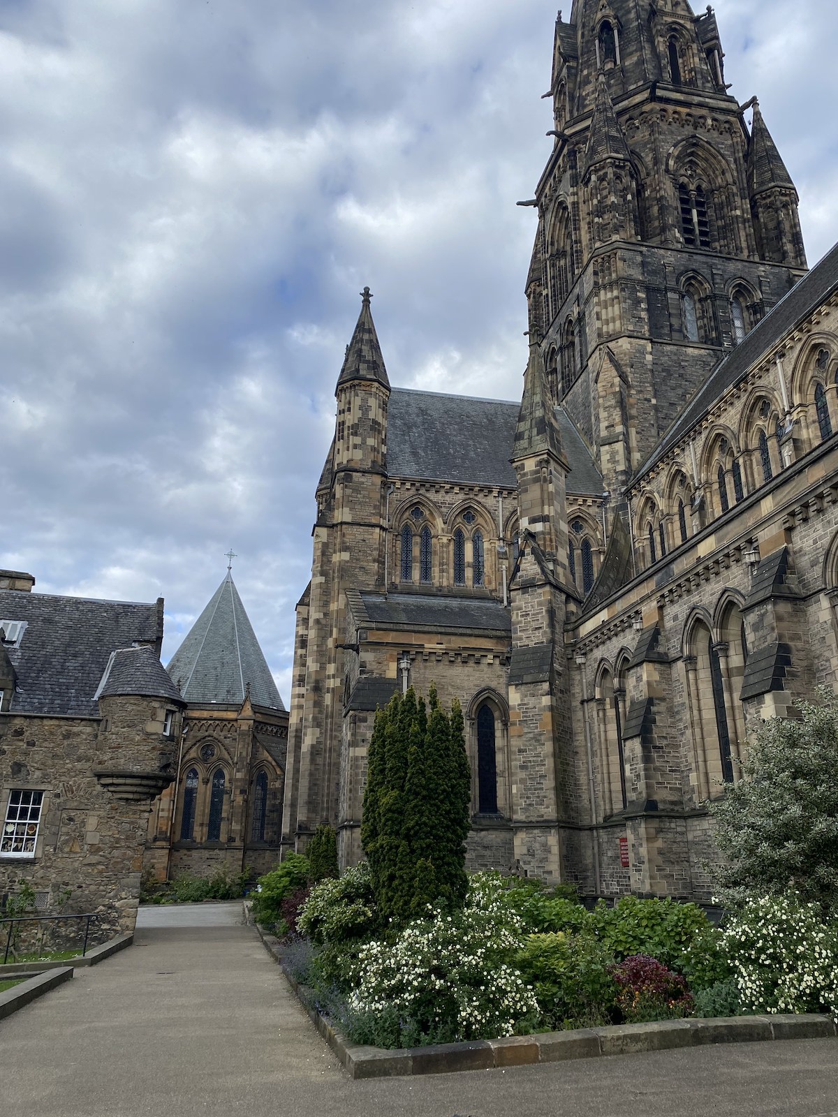 Solo Travel in Edinburgh: The Ultimate Guide for First-Time Visitors