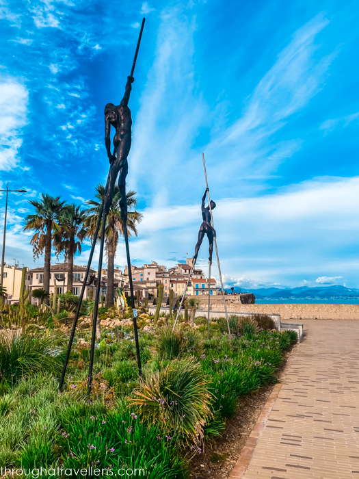 From sandy beaches to historic landmarks, here are the top things to do in Antibes. Dive into the article for your perfect itinerary!