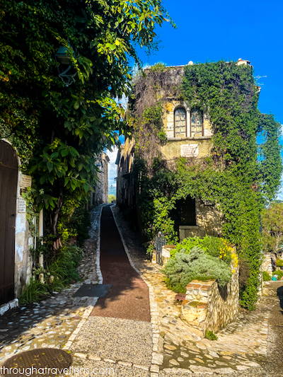 The iconic photo spot in Saint-Paul-de-Vence, capturing the village’s timeless beauty.